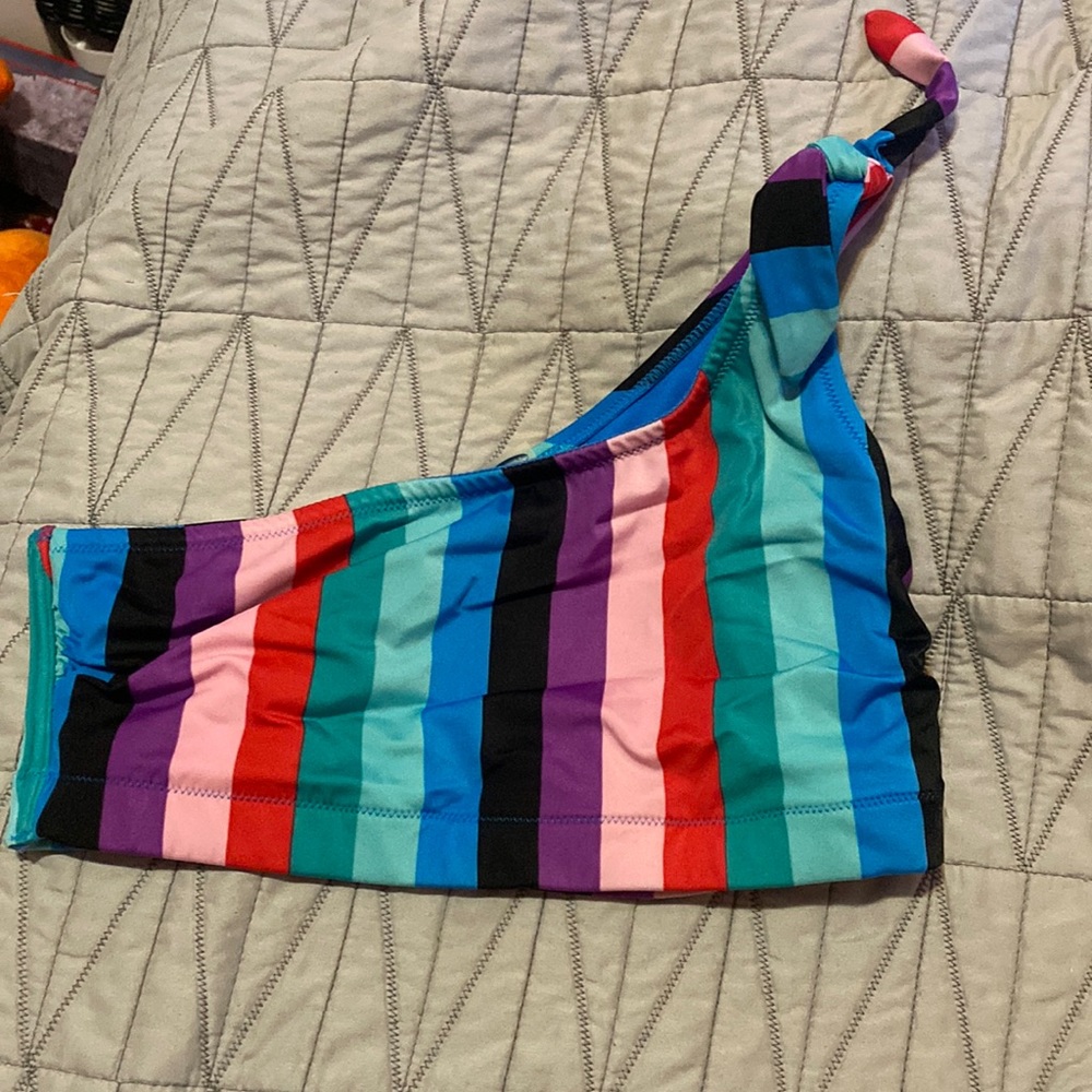 size small bathing suit top. old navy brand.